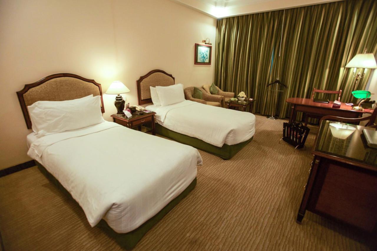 فندق كراون بلازا شيناي أديار بارك المظهر الخارجي الصورة A room at the hotel