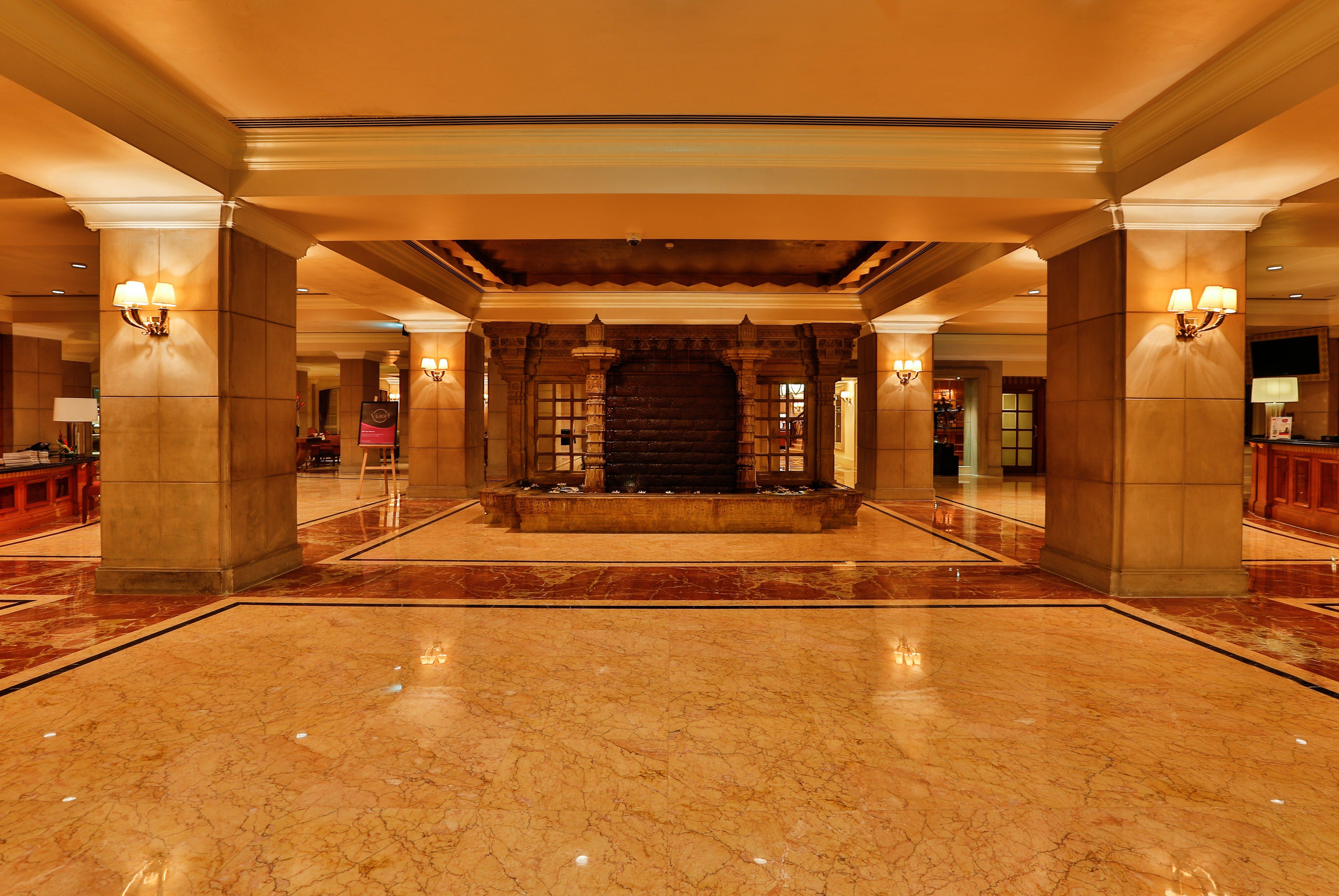 فندق كراون بلازا شيناي أديار بارك المظهر الخارجي الصورة The lobby of the hotel