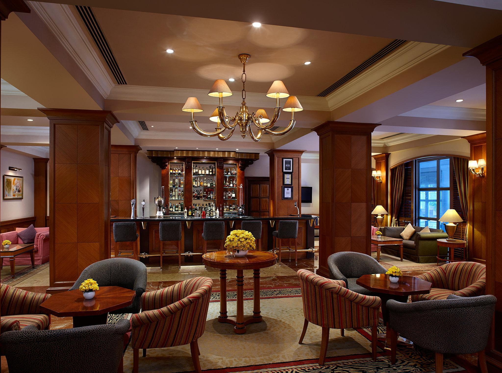 فندق كراون بلازا شيناي أديار بارك المظهر الخارجي الصورة The bar at the Imperial Hotel