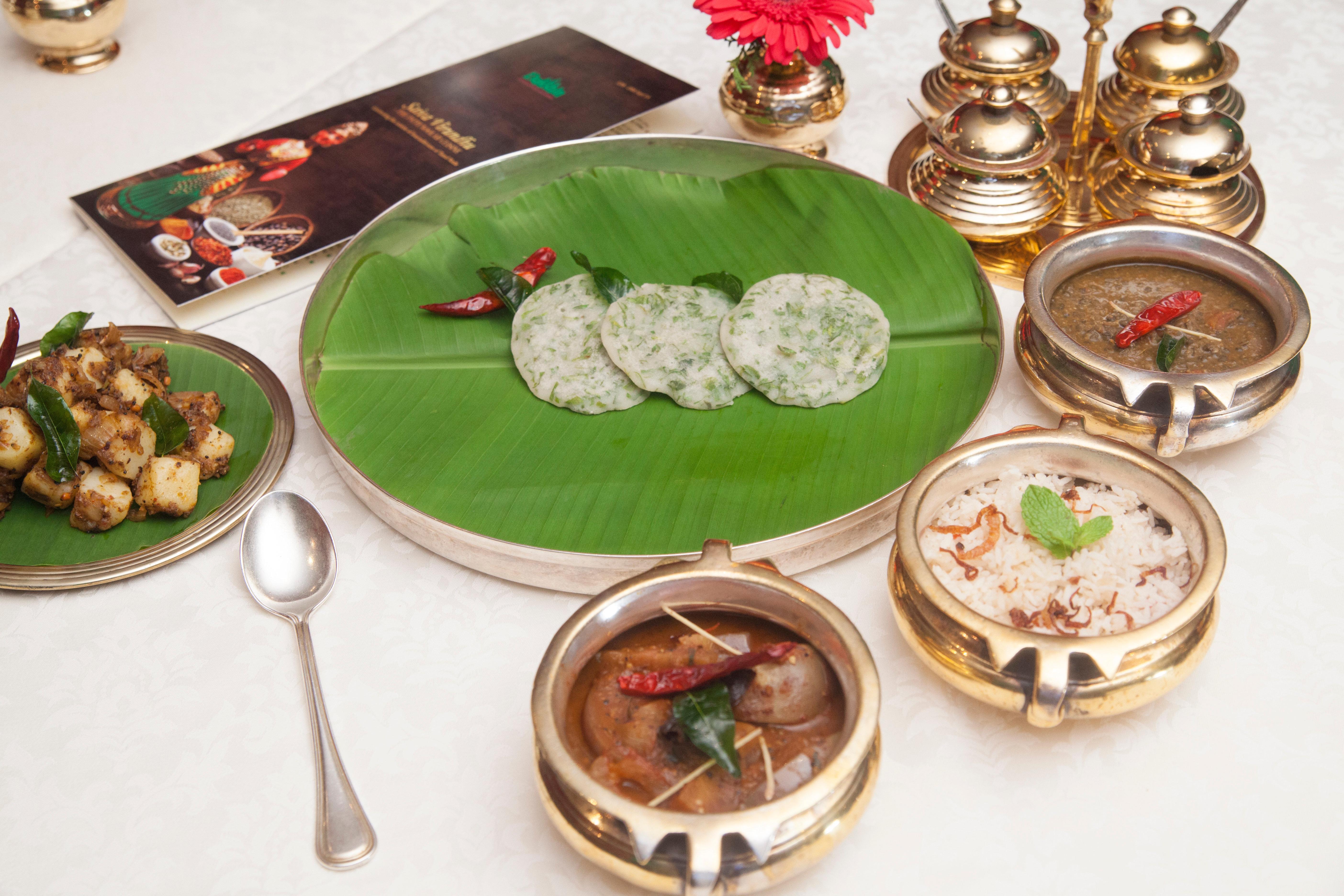 فندق كراون بلازا شيناي أديار بارك المظهر الخارجي الصورة A typical vegetarian meal at a hotel in India