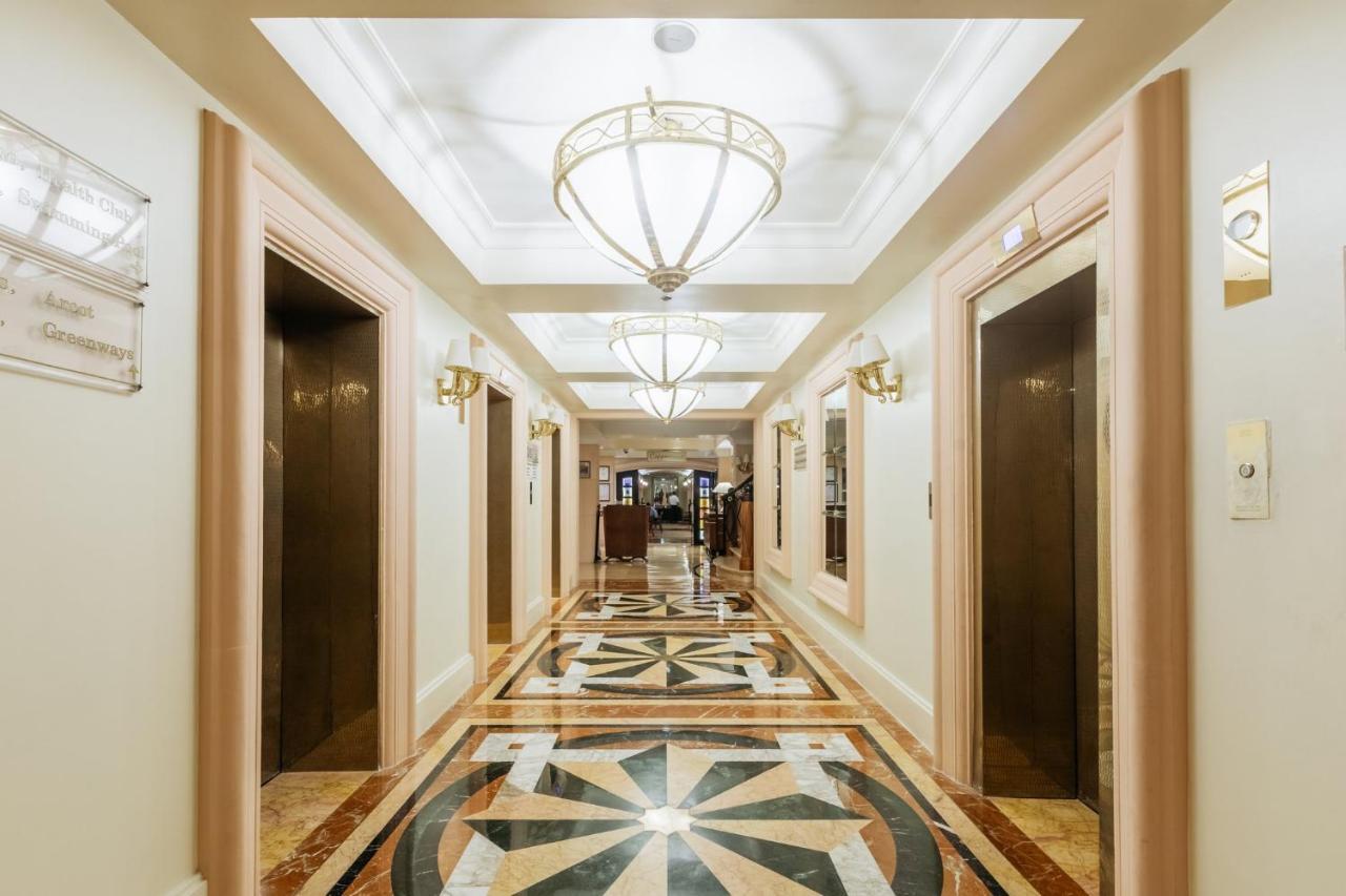 فندق كراون بلازا شيناي أديار بارك المظهر الخارجي الصورة The interior of the hotel
